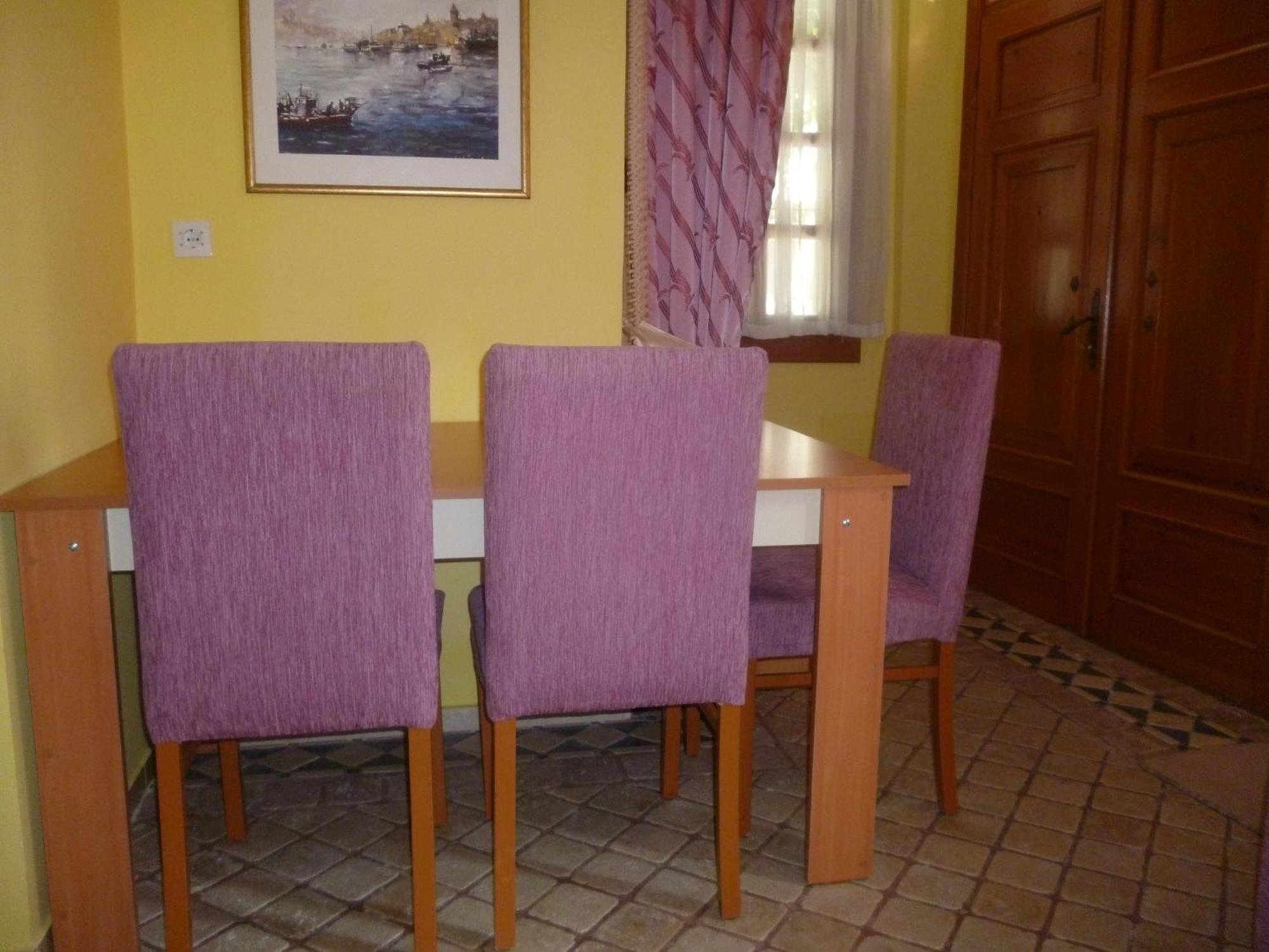 Frankfurt Hotel Анталия Стая снимка